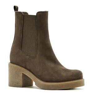 New! LA CANADIENNE Zaine Waterproof Chelsea Boot Stone Oil Suede Tan Sz 9 DD525